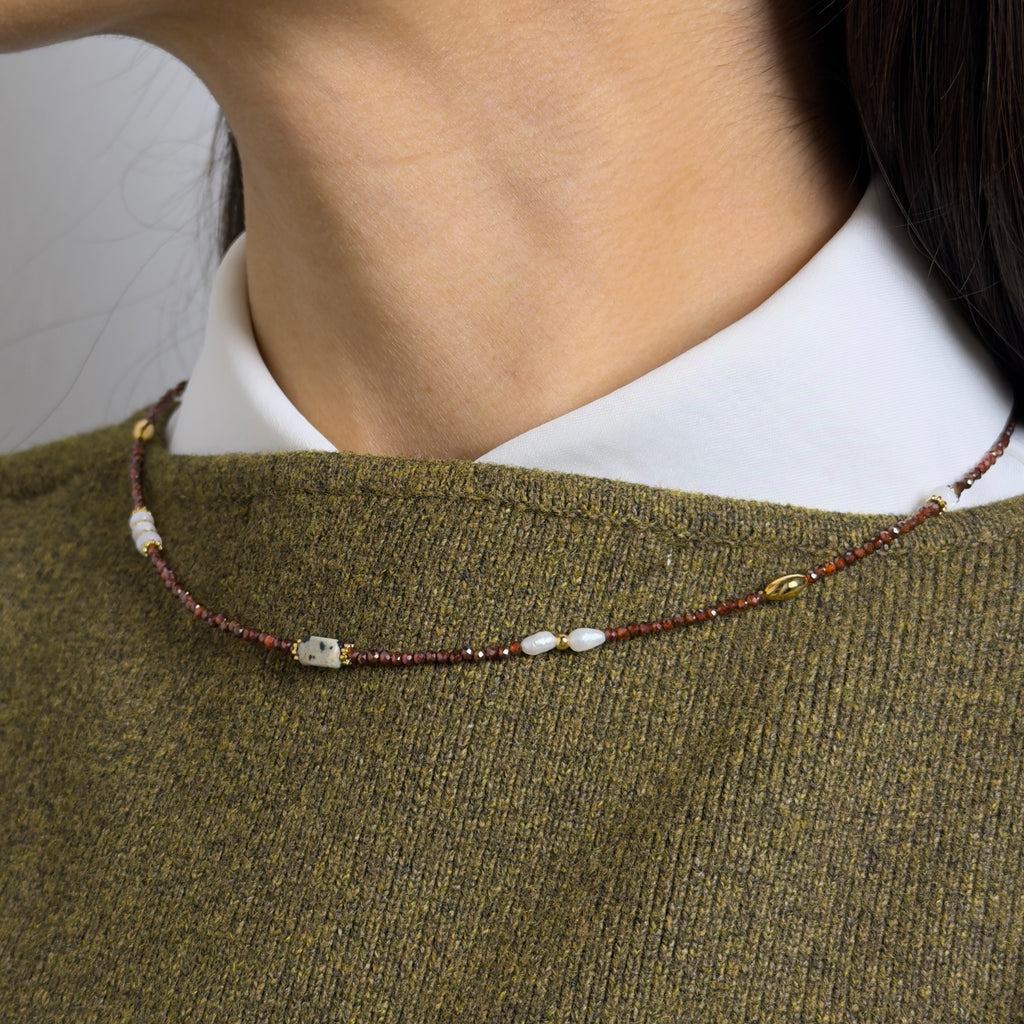 URQU BURGUNDY Necklace